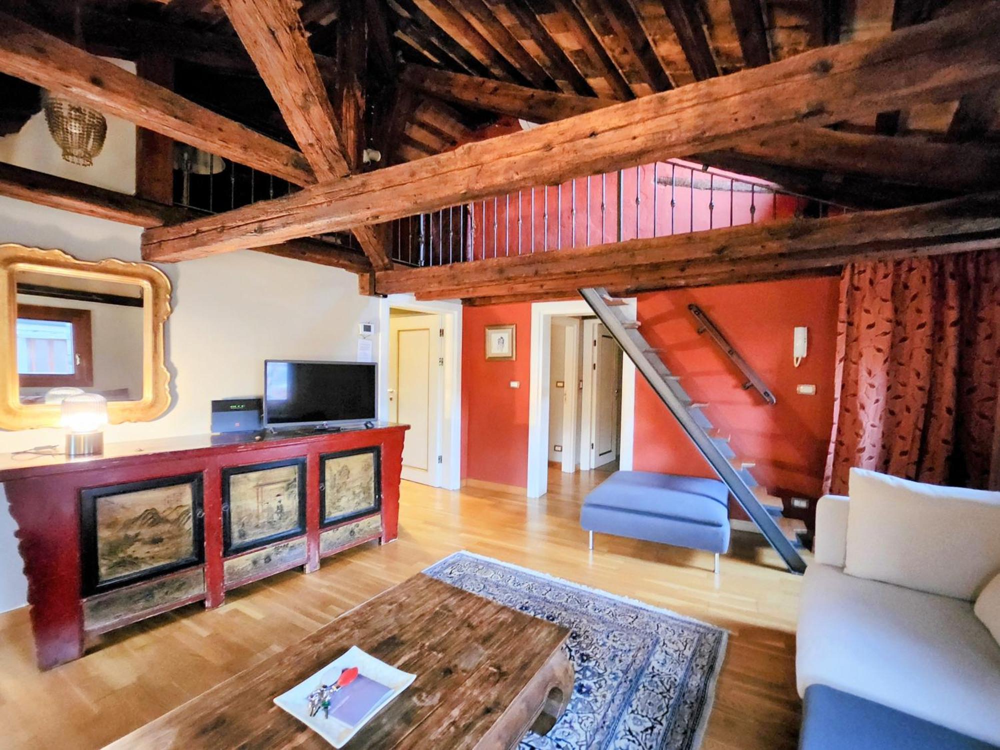 Casanova Penthouse In The Heart Of Veneţia Exterior foto